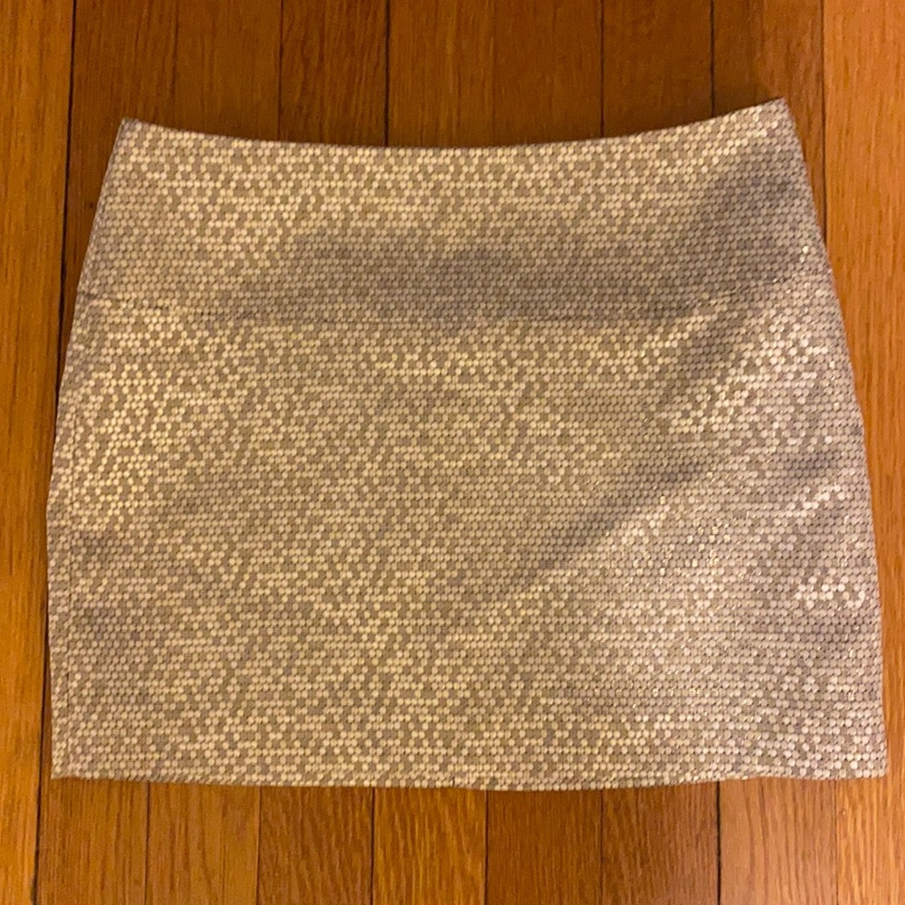 Gold mini skirt 💥